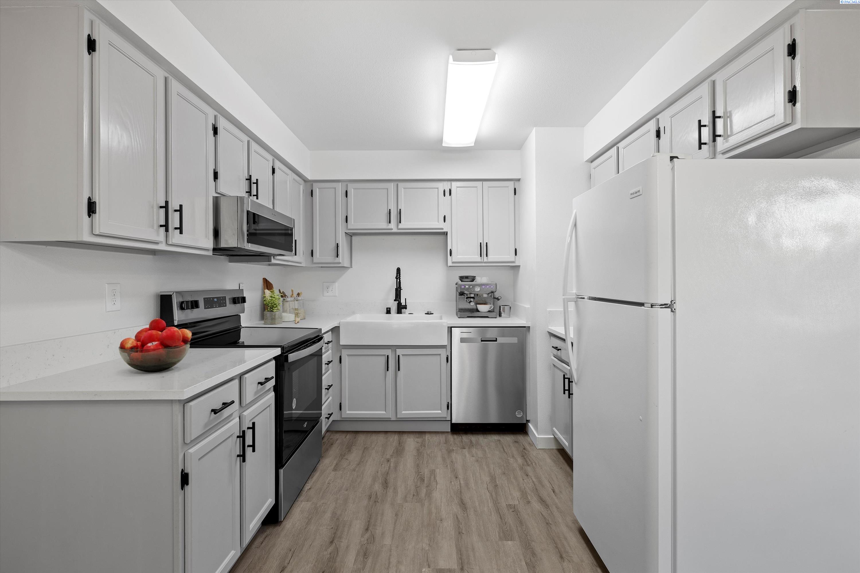 3121 W Hood Ave E203