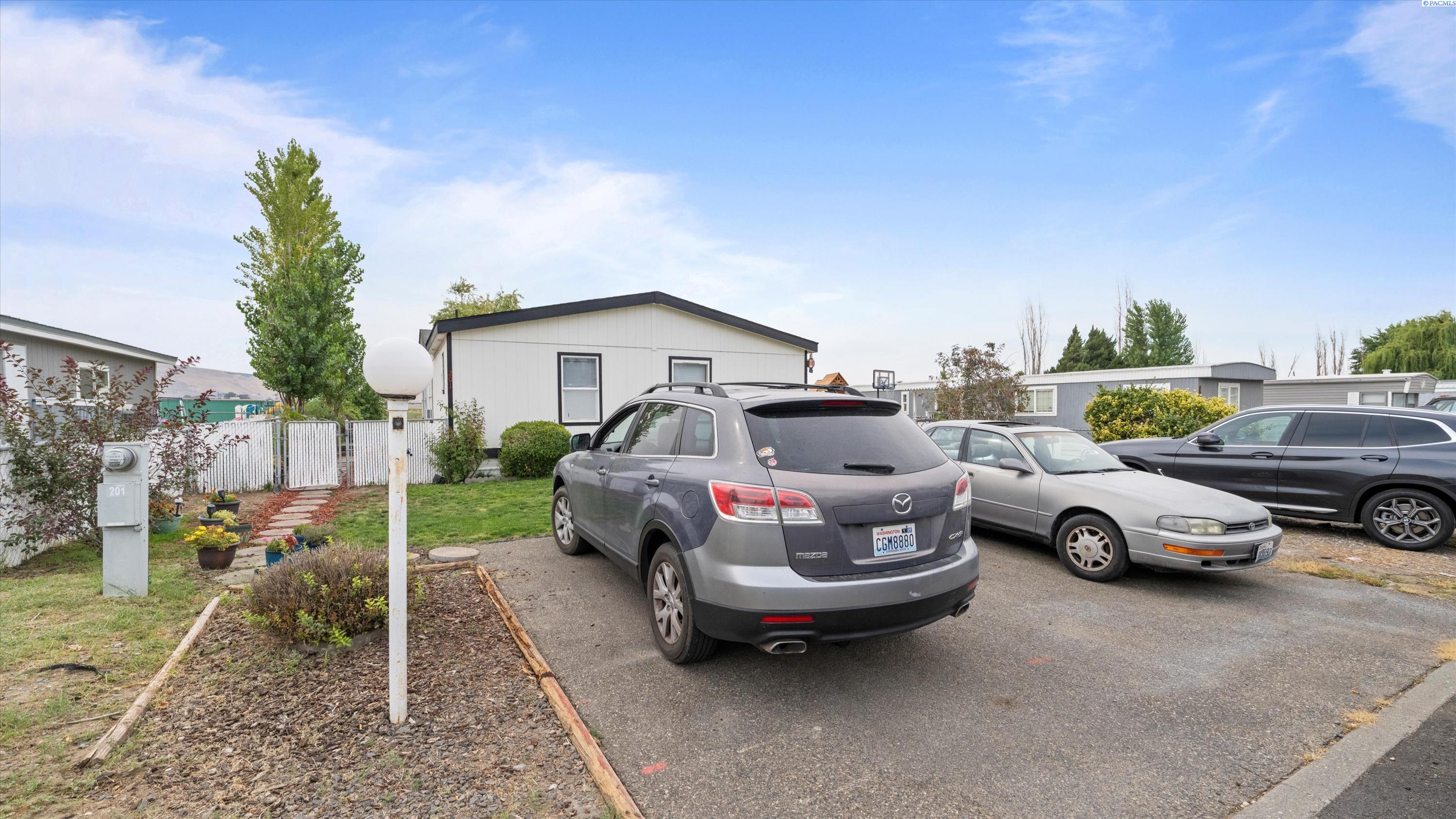 201 N 69th Ave