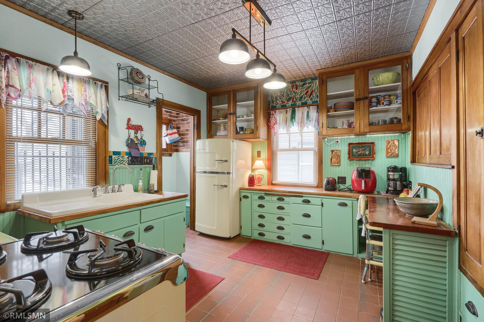 3631 Emerson Avenue N