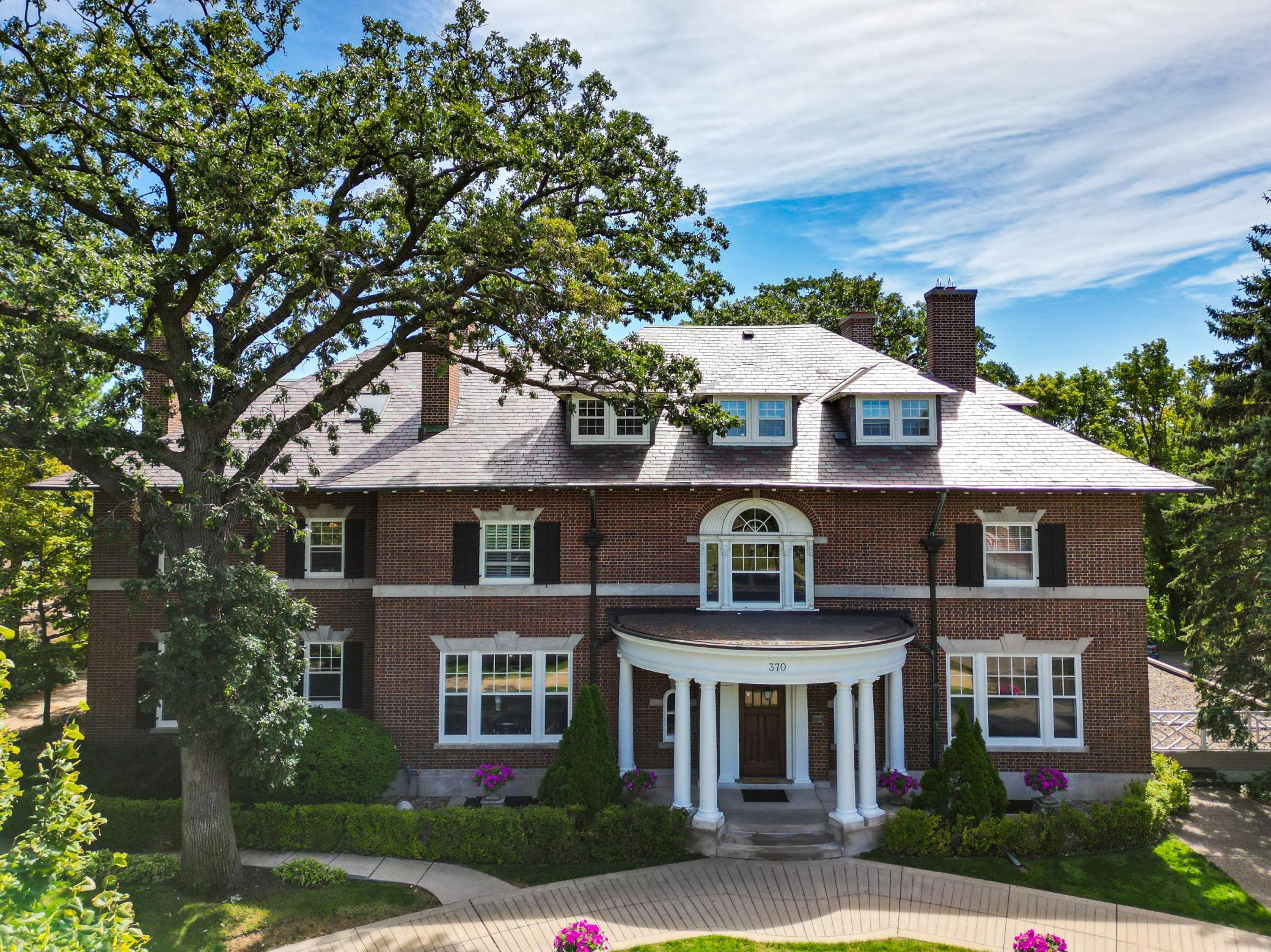 370 Summit Avenue Unit: 3