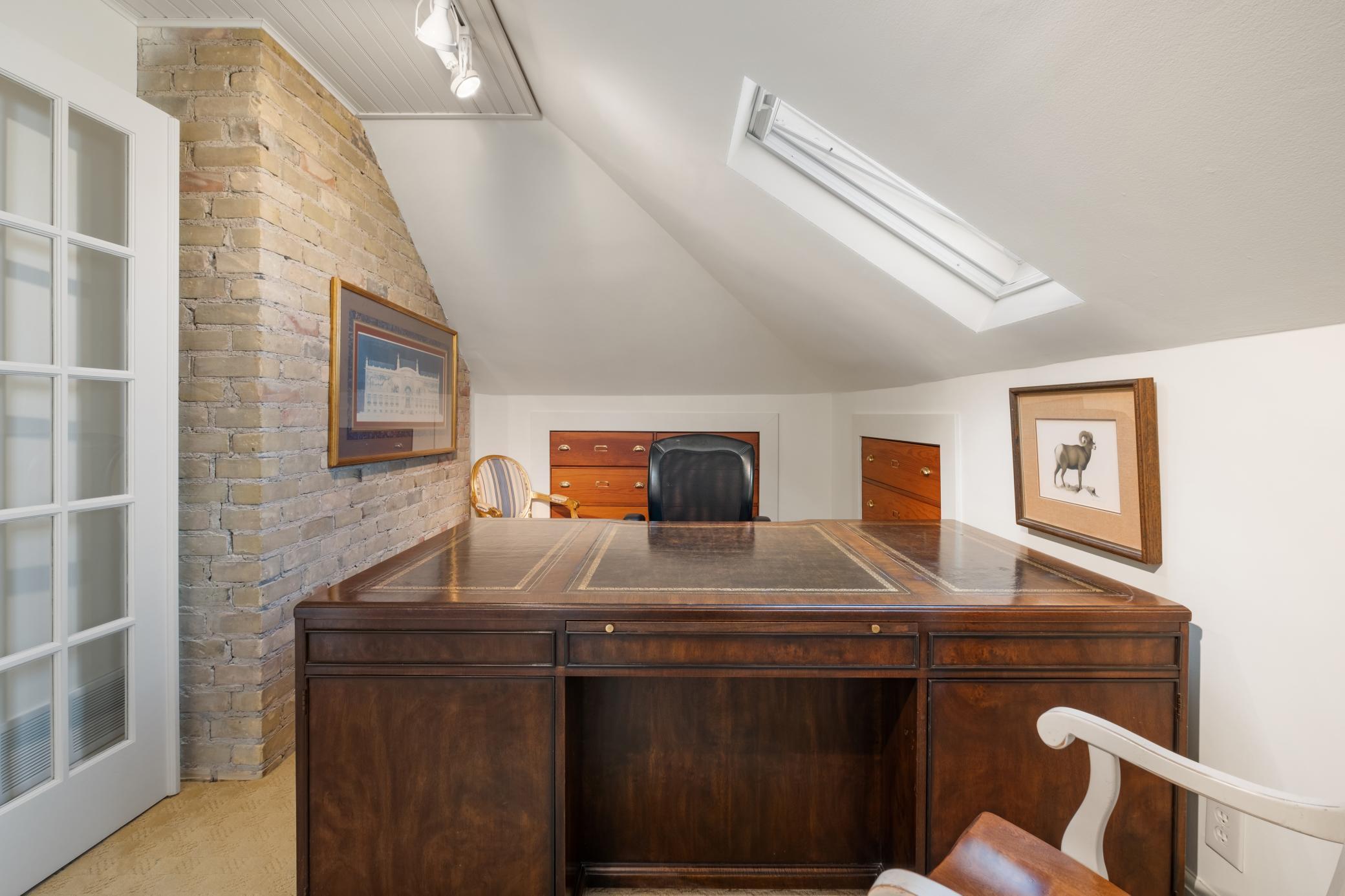 370 Summit Avenue Unit: 3