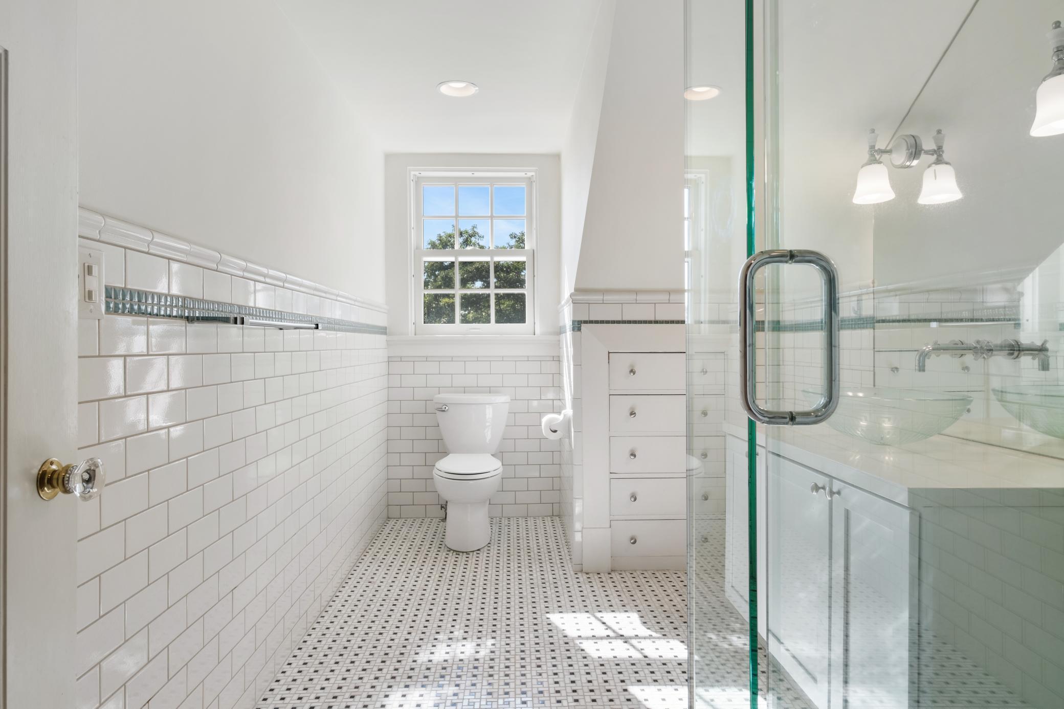 370 Summit Avenue Unit: 3