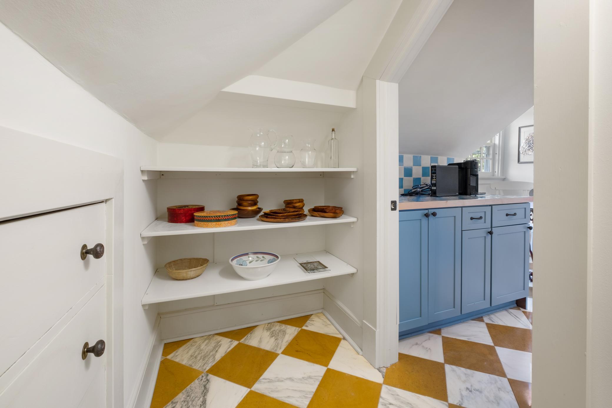 370 Summit Avenue Unit: 3