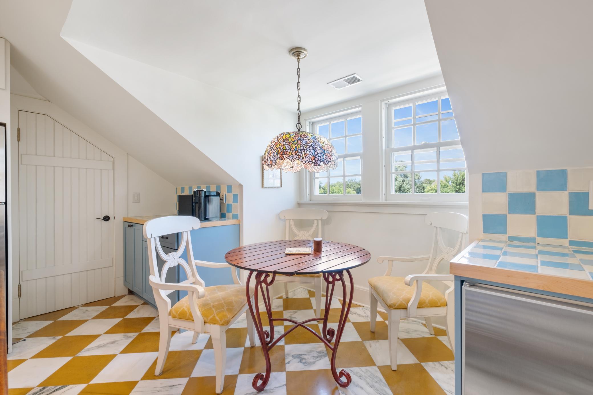 370 Summit Avenue Unit: 3