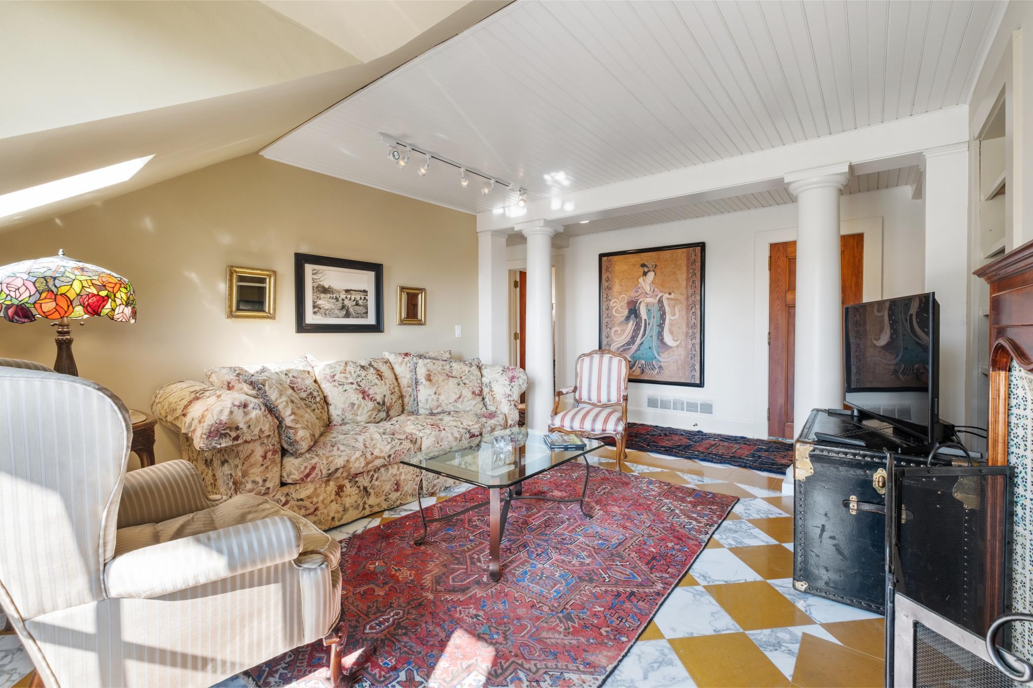 370 Summit Avenue Unit: 3