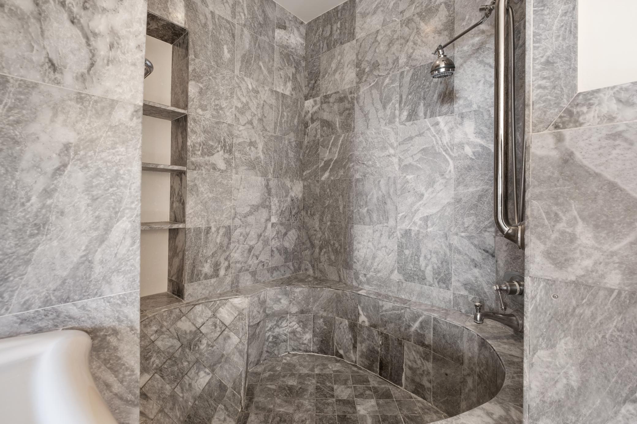 370 Summit Avenue Unit: 3