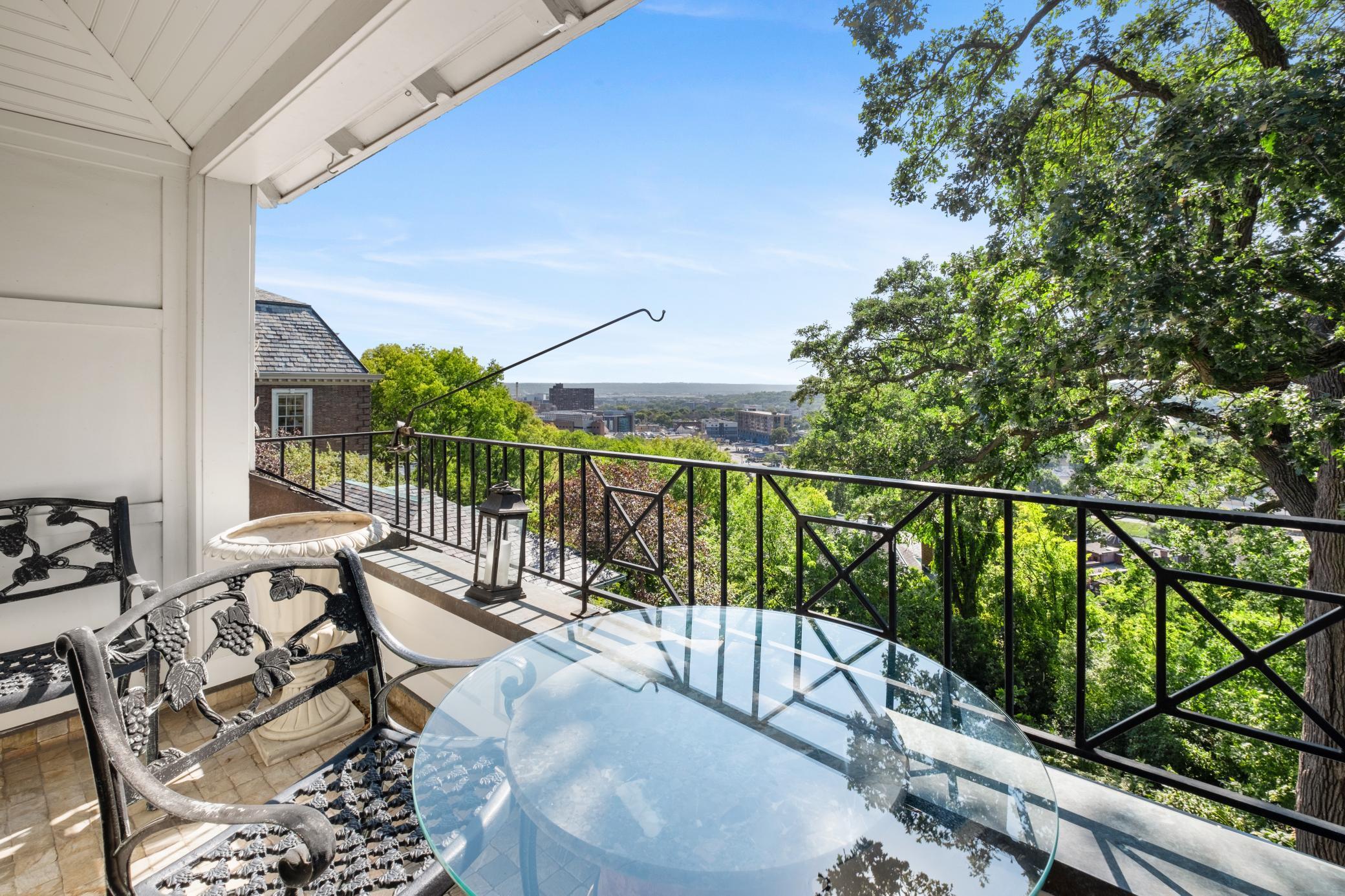 370 Summit Avenue Unit: 3