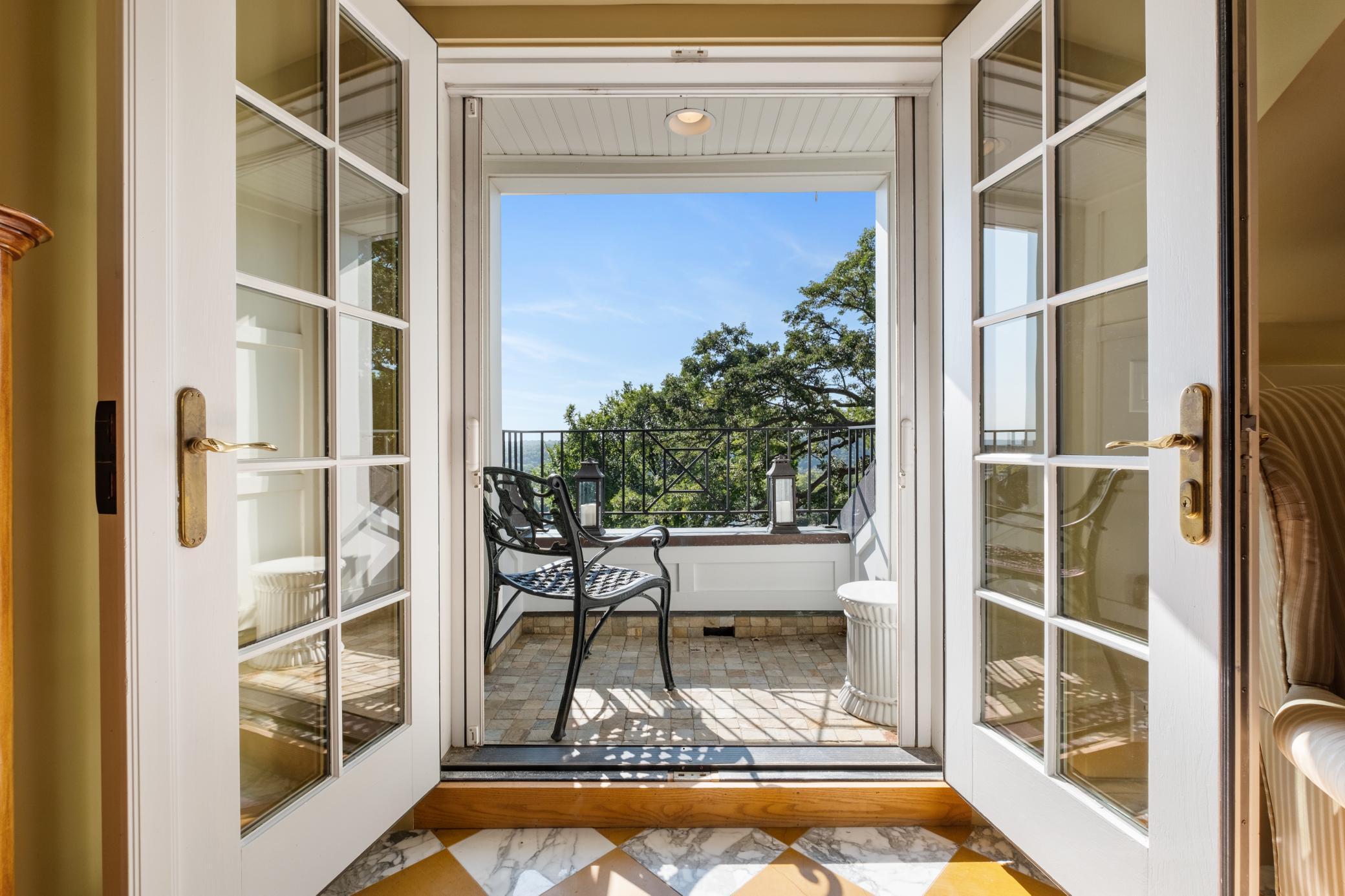 370 Summit Avenue Unit: 3