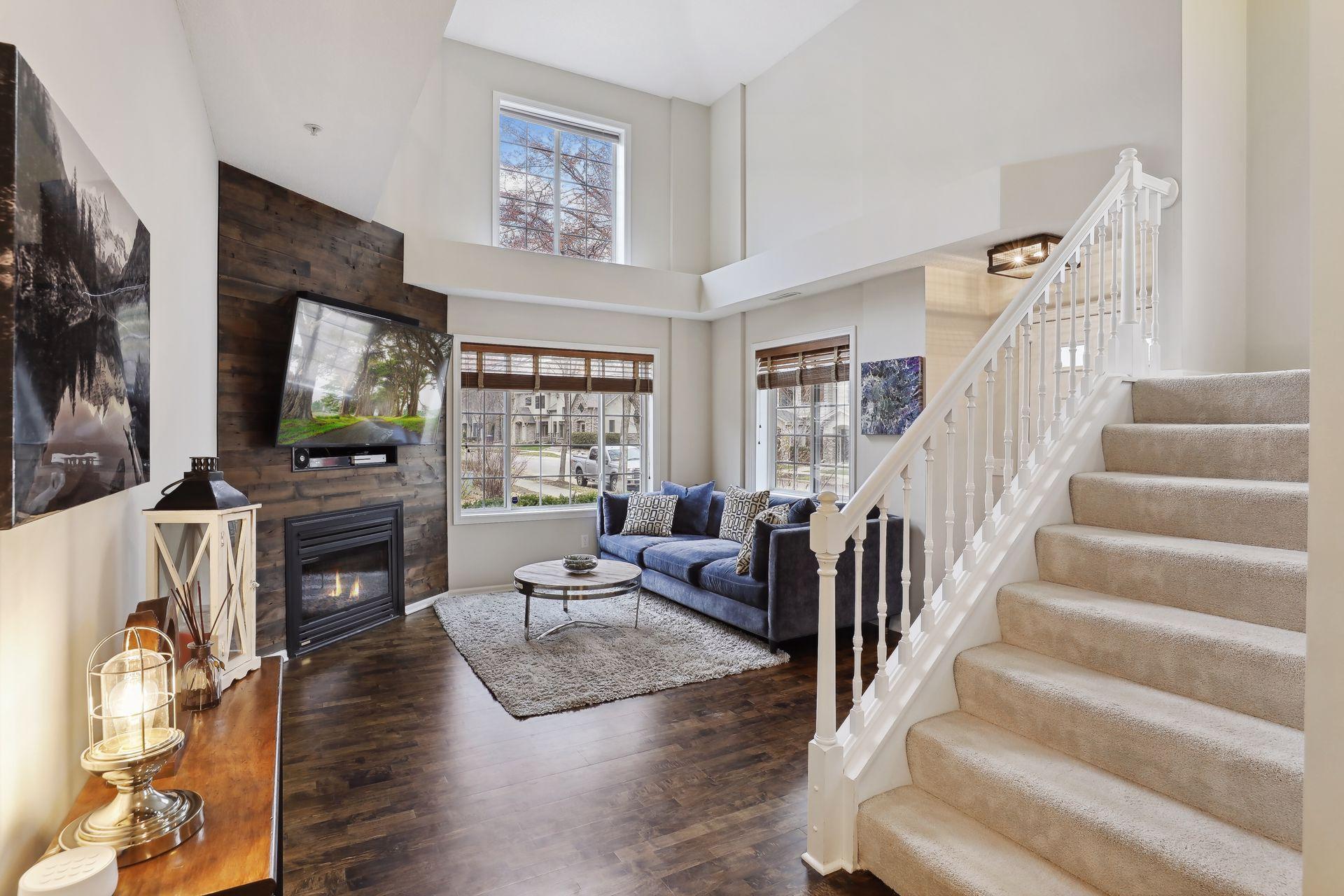 462 Willoughby Way W