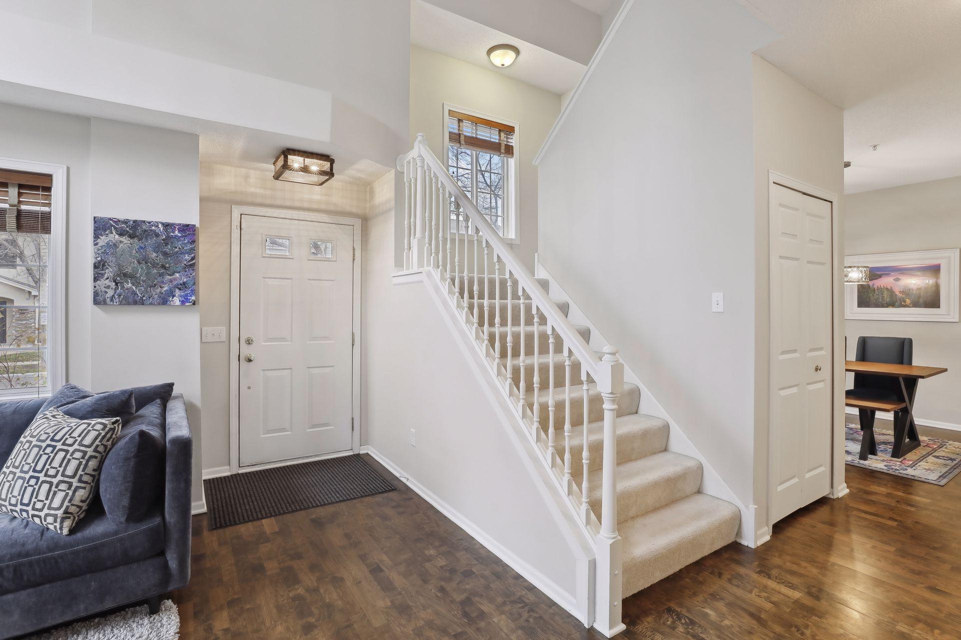 462 Willoughby Way W