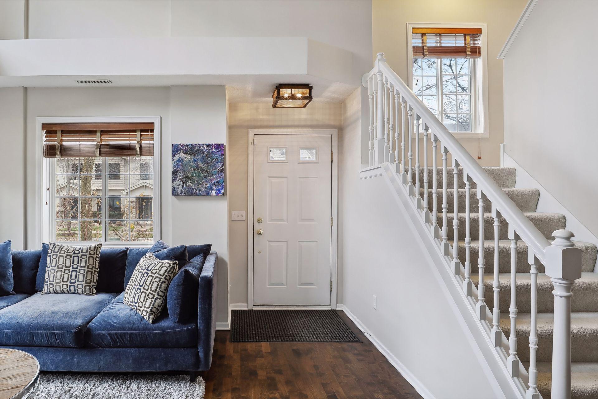 462 Willoughby Way W