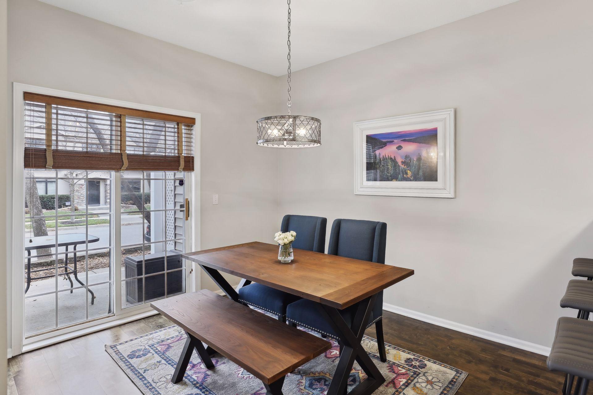 462 Willoughby Way W