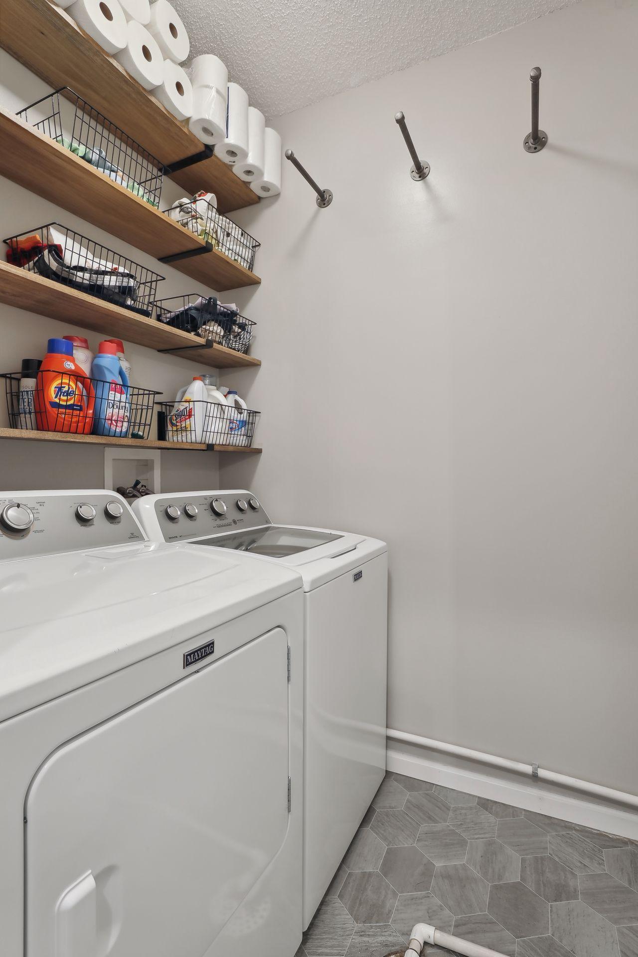 462 Willoughby Way W