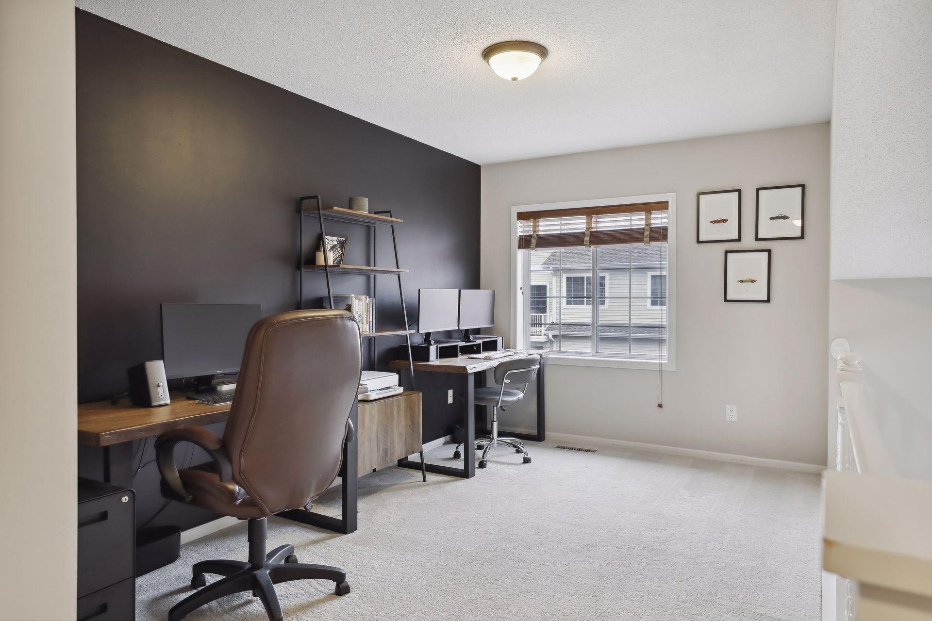 462 Willoughby Way W