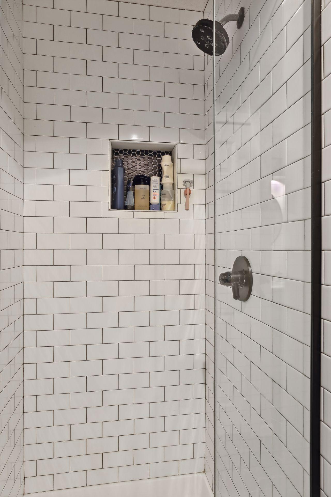 462 Willoughby Way W