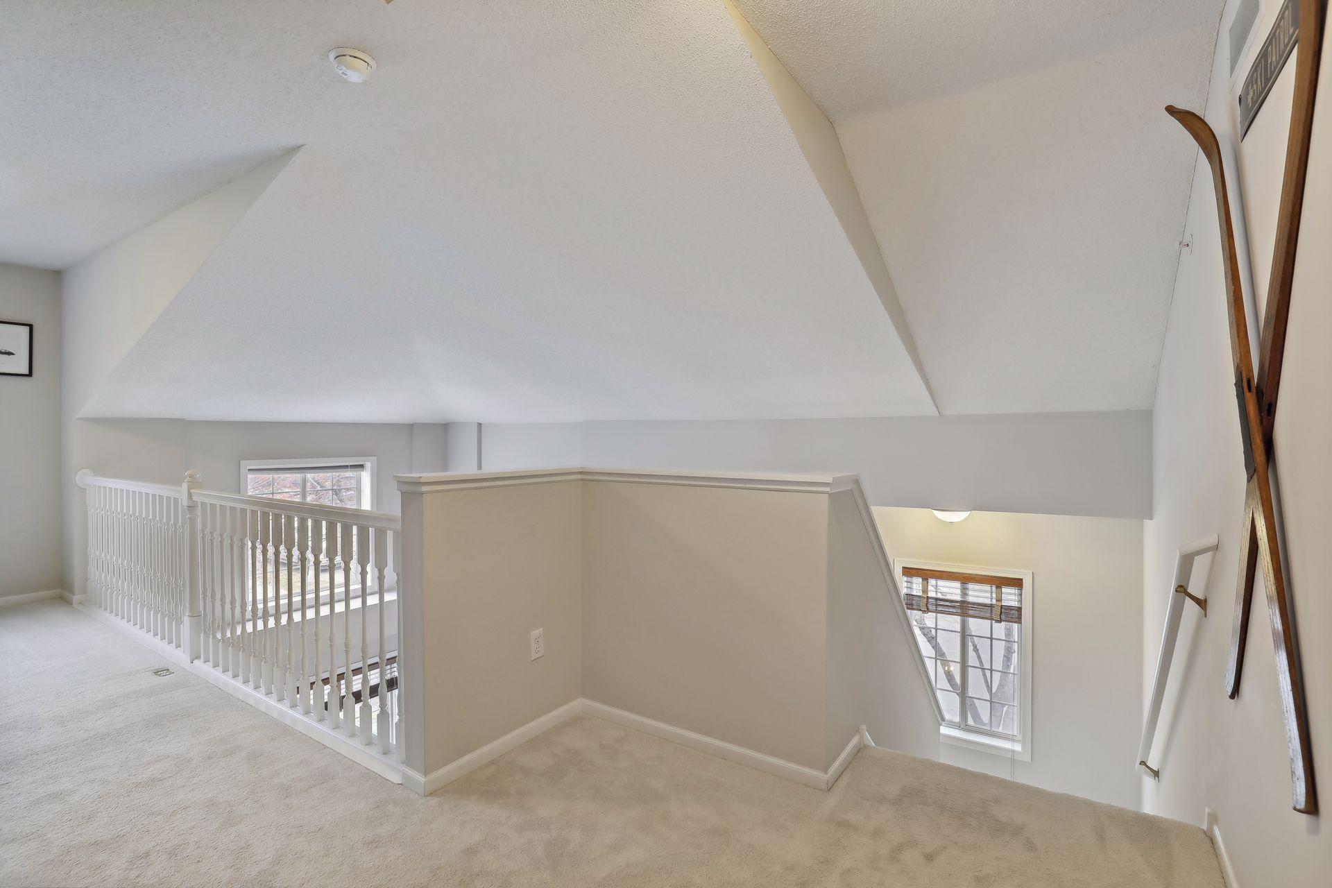 462 Willoughby Way W