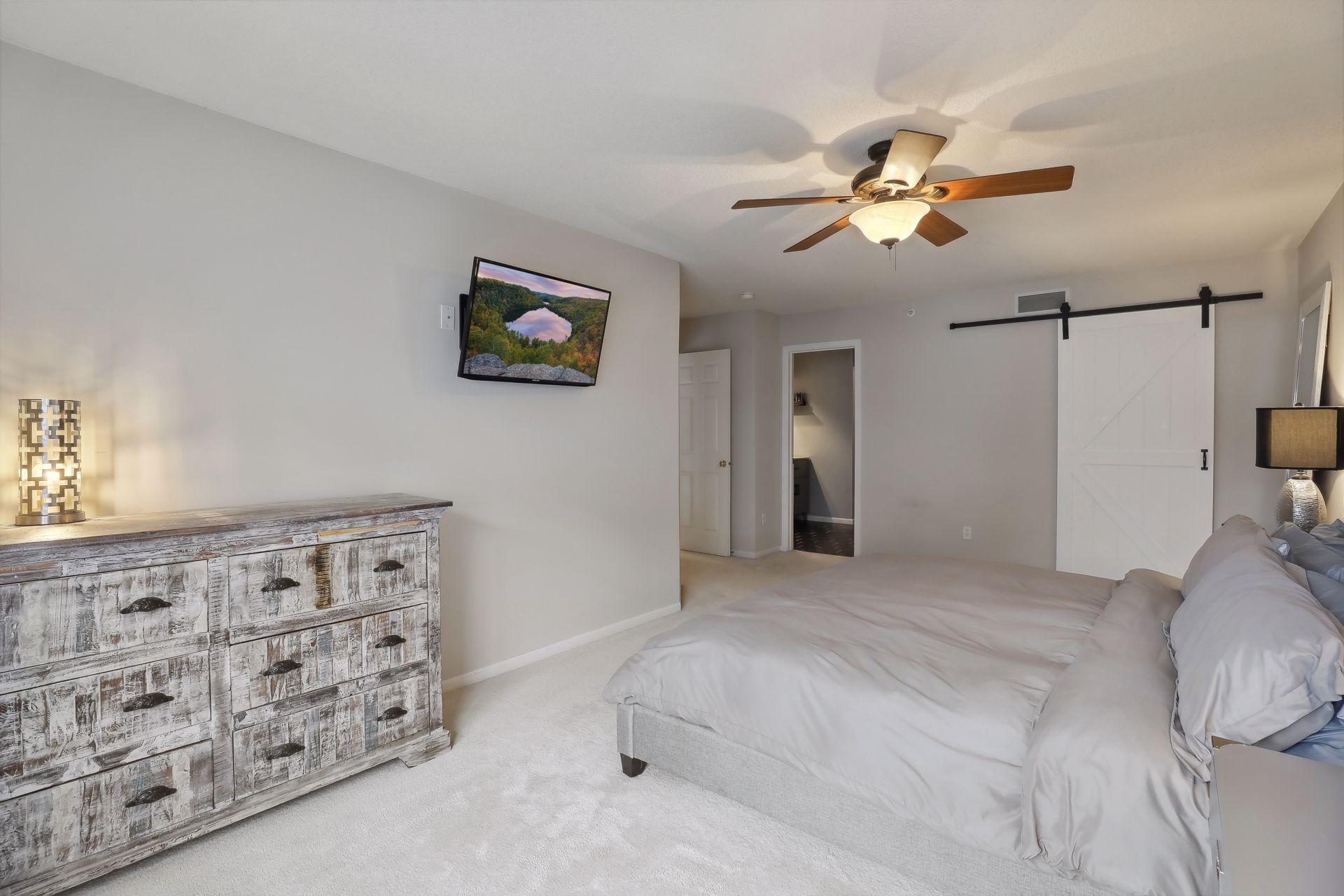 462 Willoughby Way W