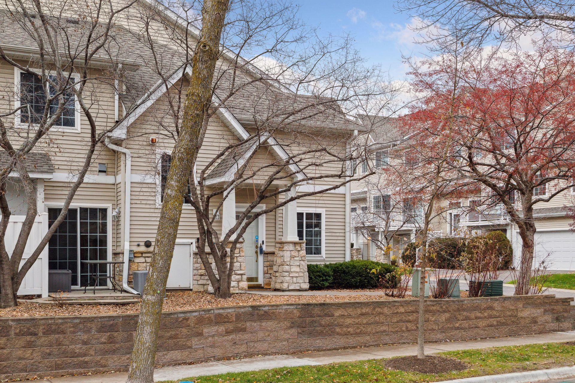 462 Willoughby Way W