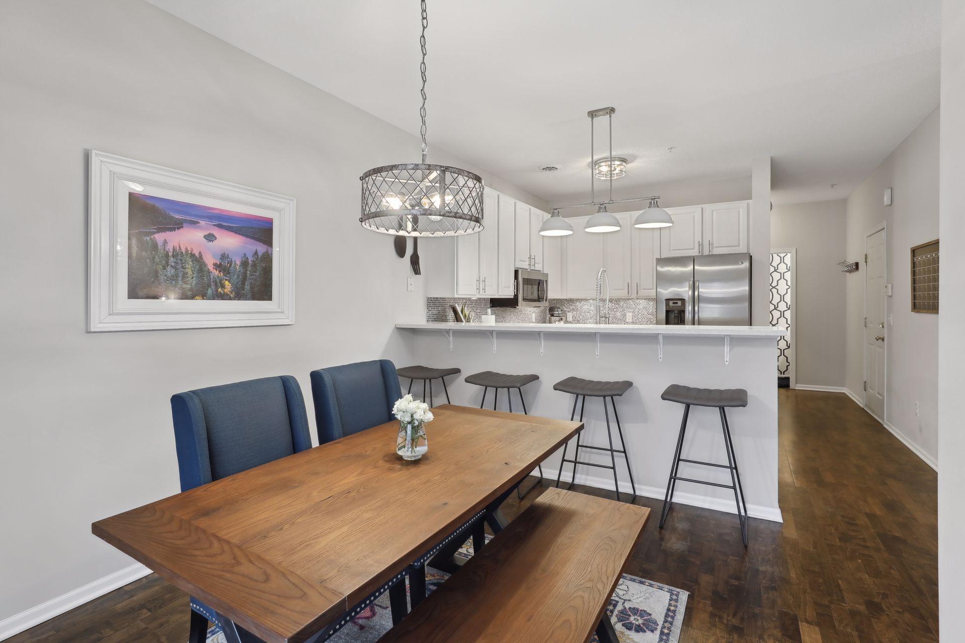 462 Willoughby Way W