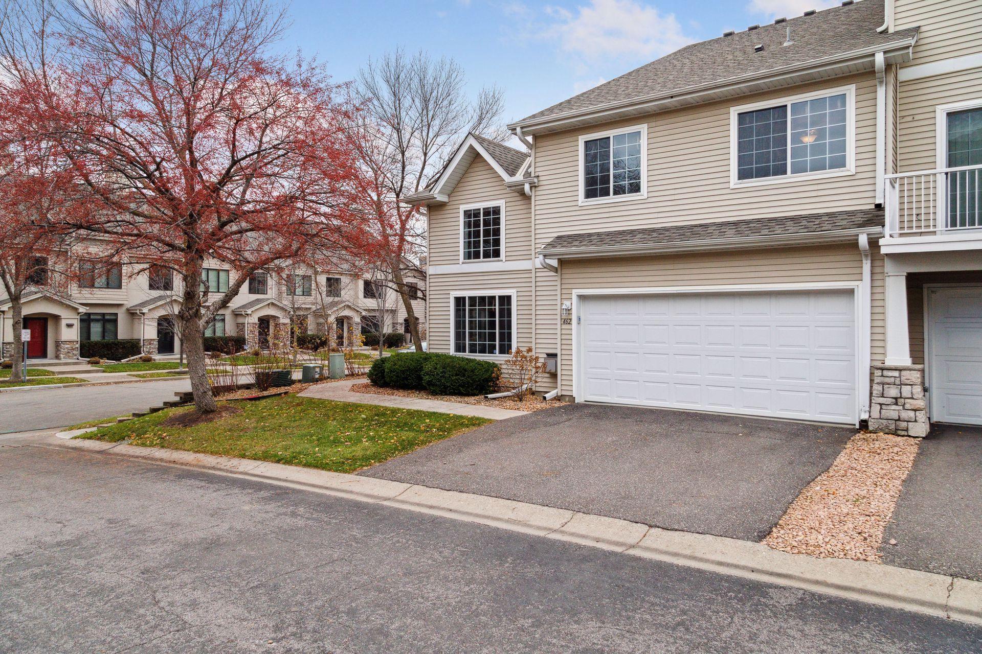 462 Willoughby Way W