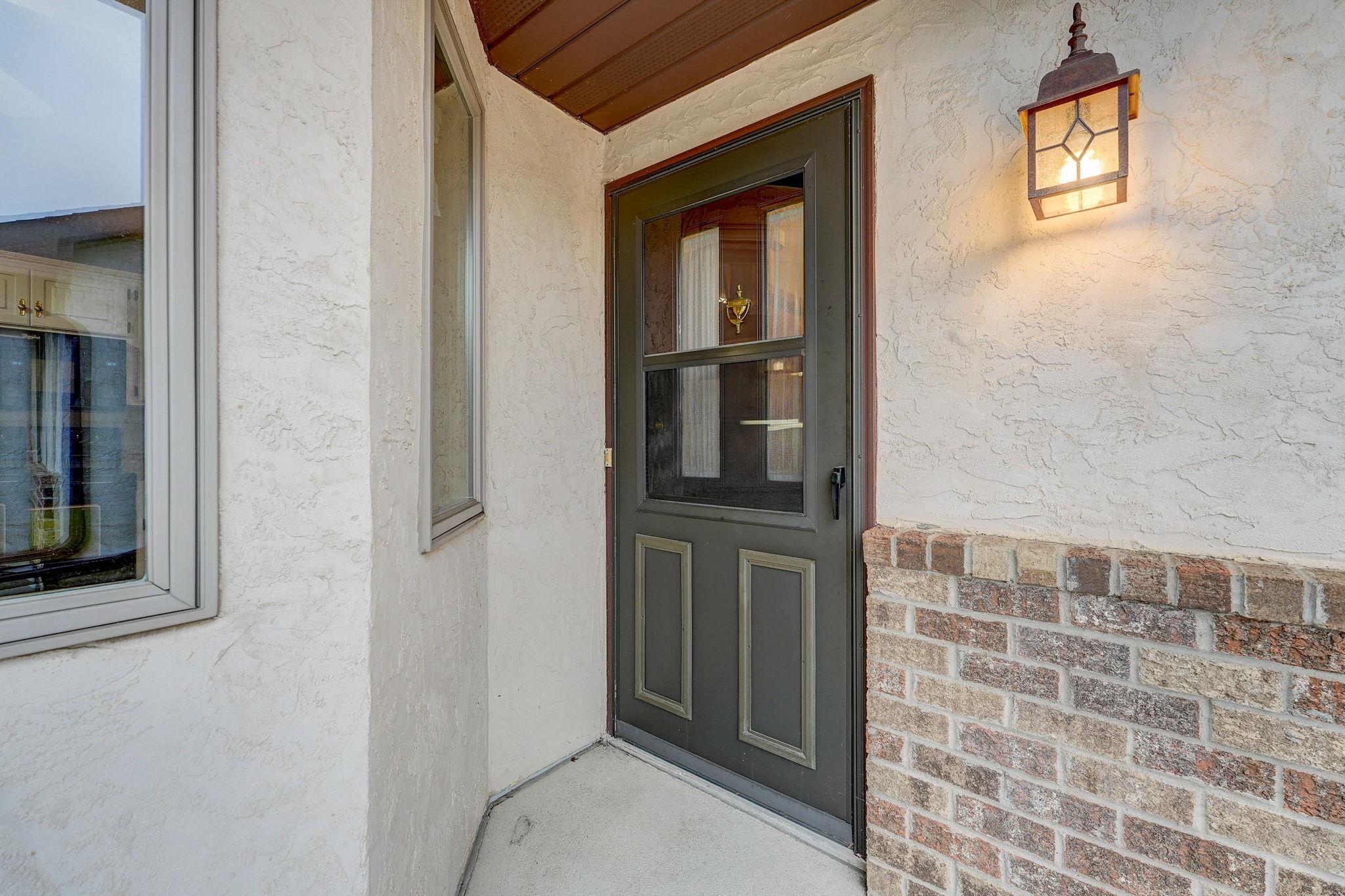 2034 Vierling Drive E