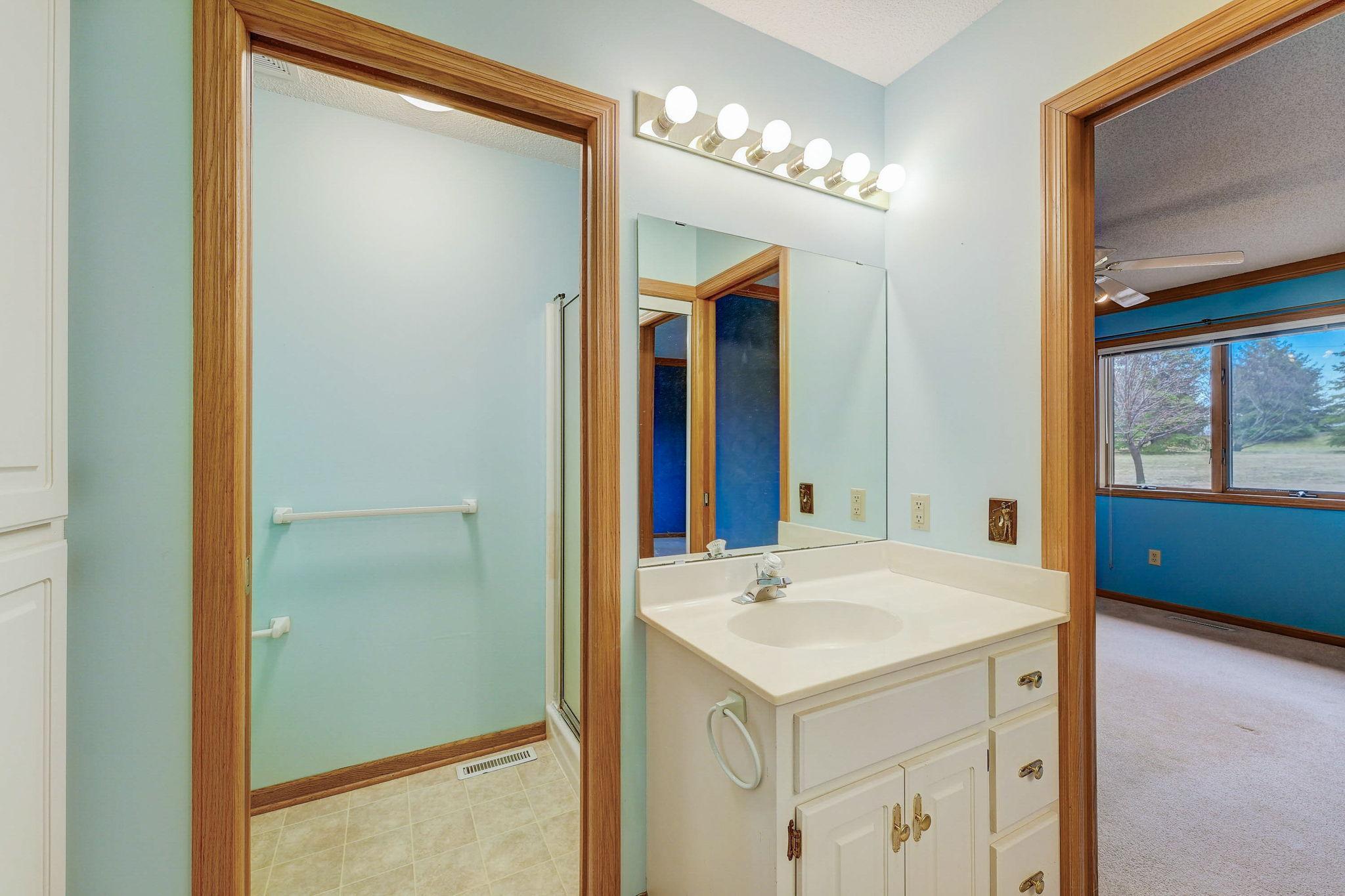 2034 Vierling Drive E