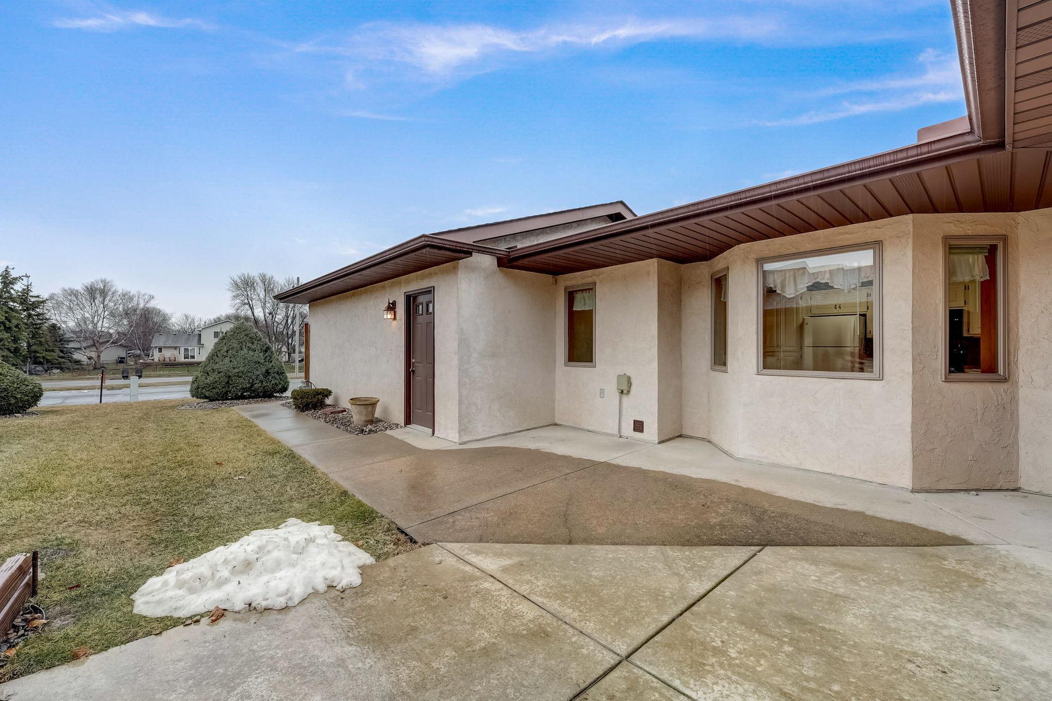 2034 Vierling Drive E