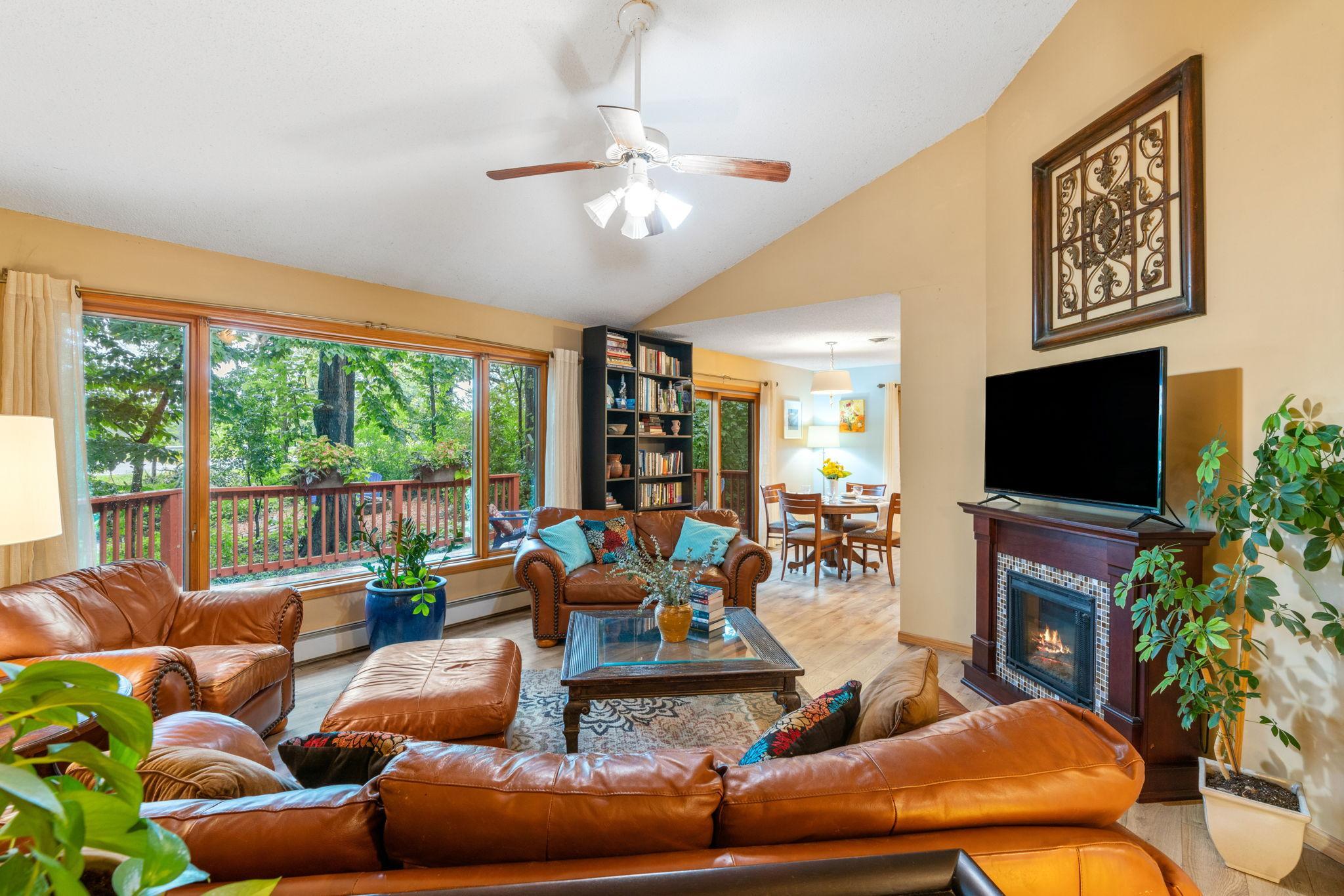 928 Dutchmans Way SE