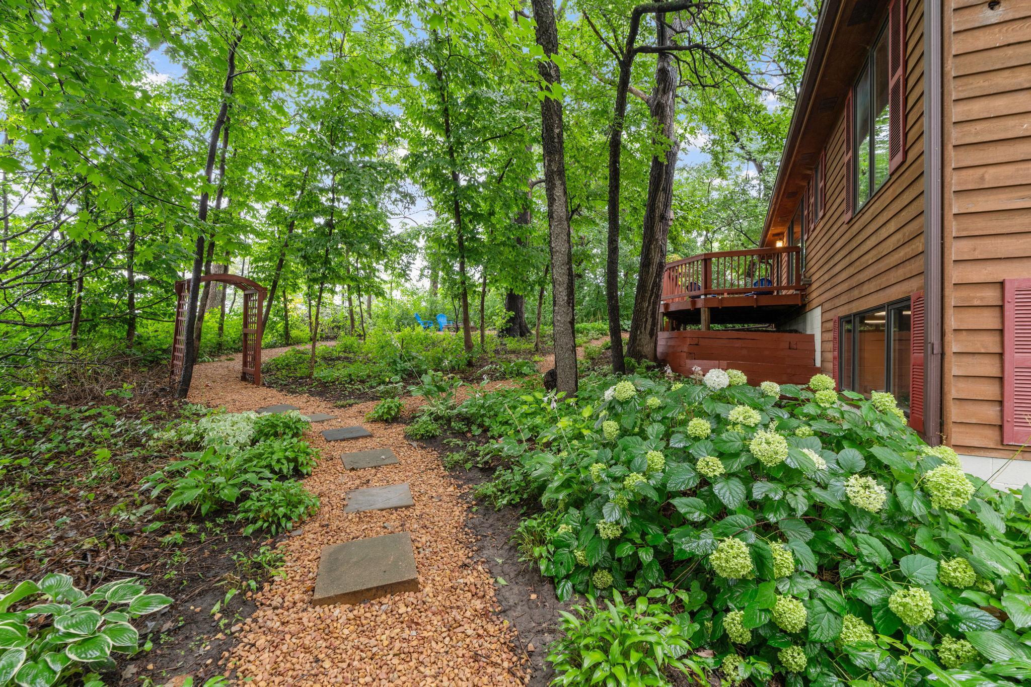 928 Dutchmans Way SE