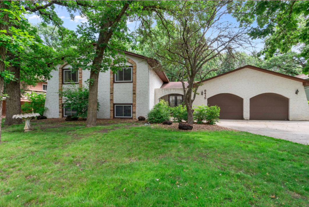8415 Knollwood Drive