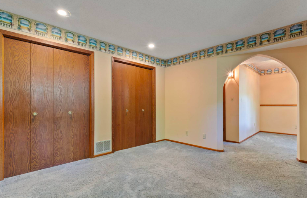 8415 Knollwood Drive