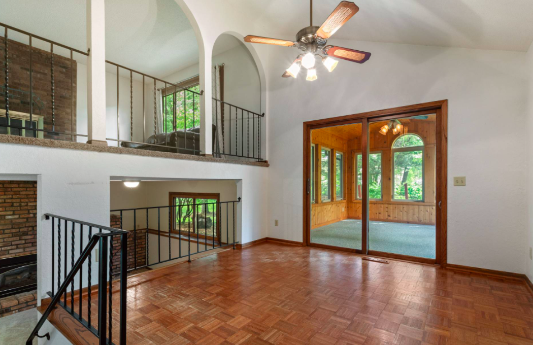 8415 Knollwood Drive