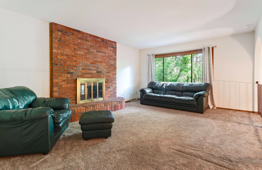 8415 Knollwood Drive