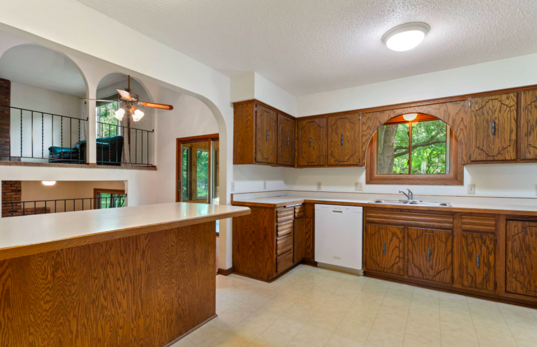 8415 Knollwood Drive