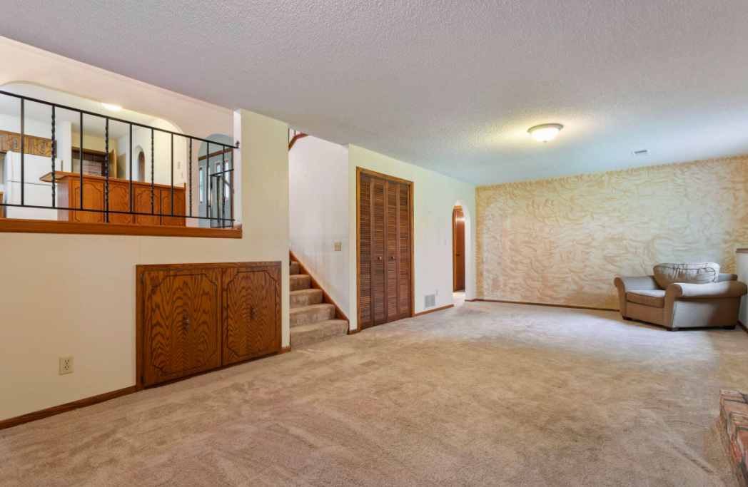 8415 Knollwood Drive