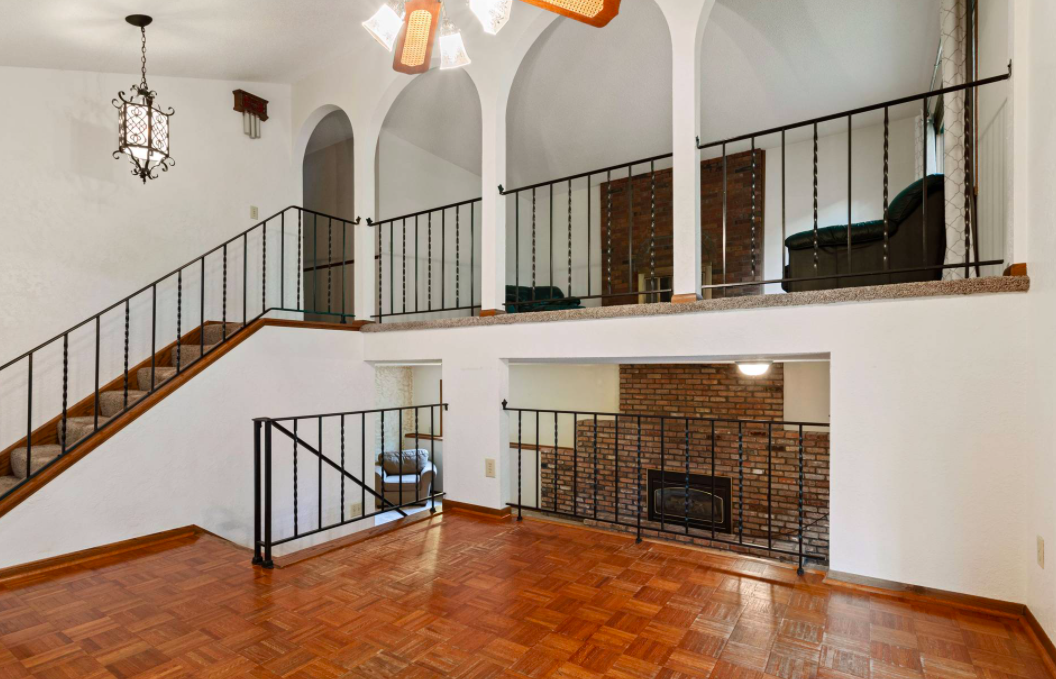 8415 Knollwood Drive