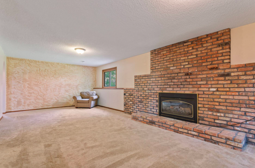 8415 Knollwood Drive