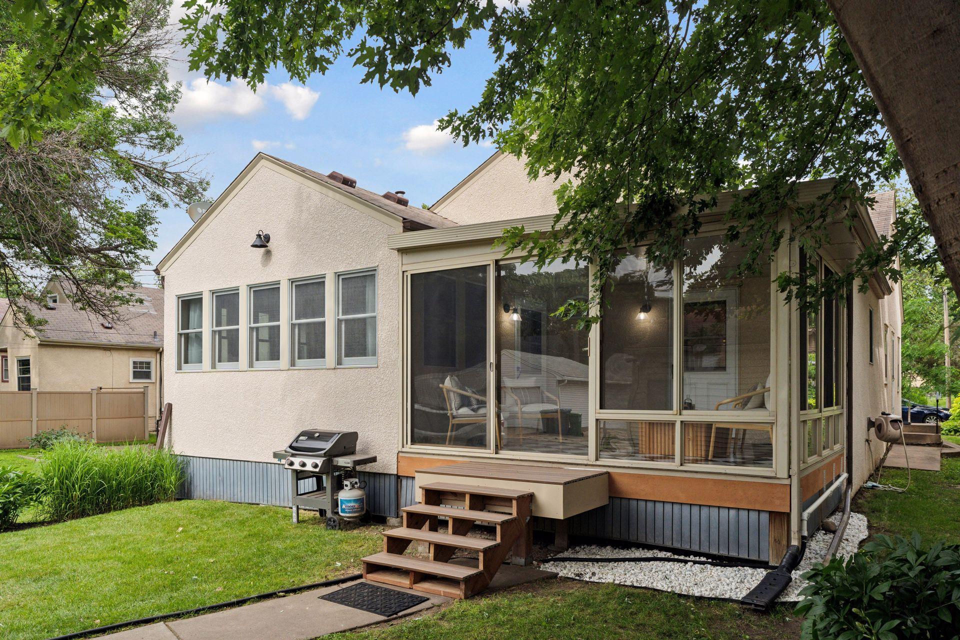 2522 Mckinley Street NE