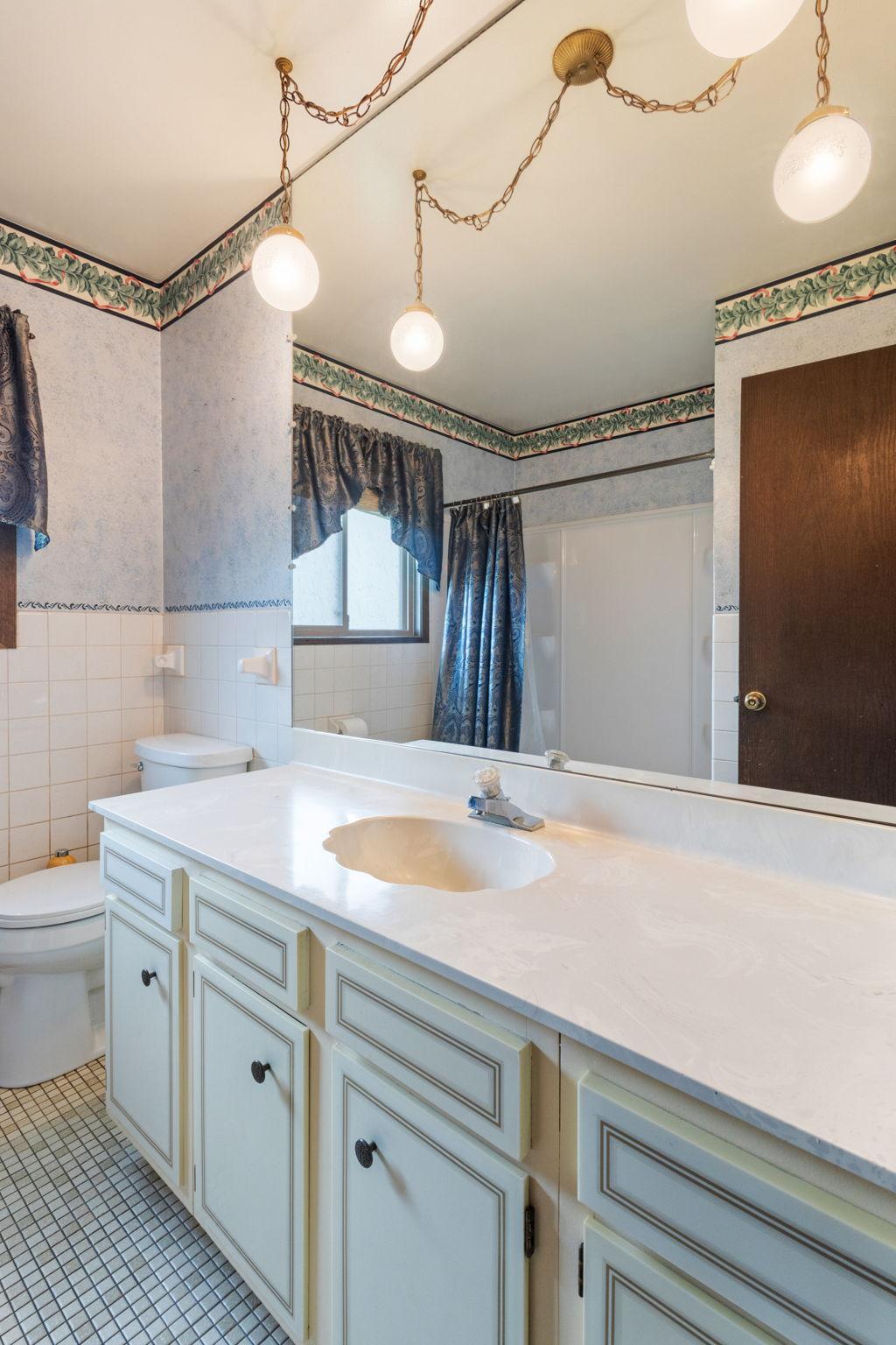 7613 Central Avenue NE