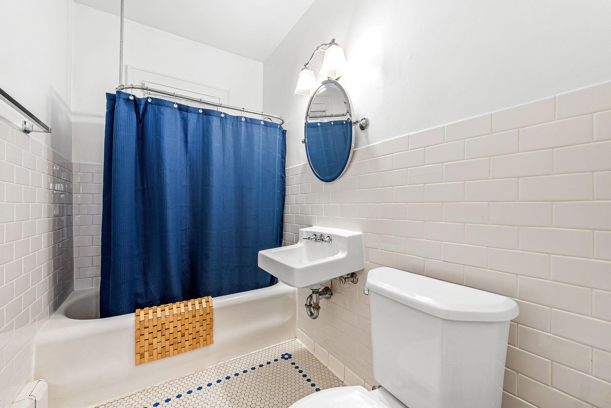 2121 Saint Anthony Parkway