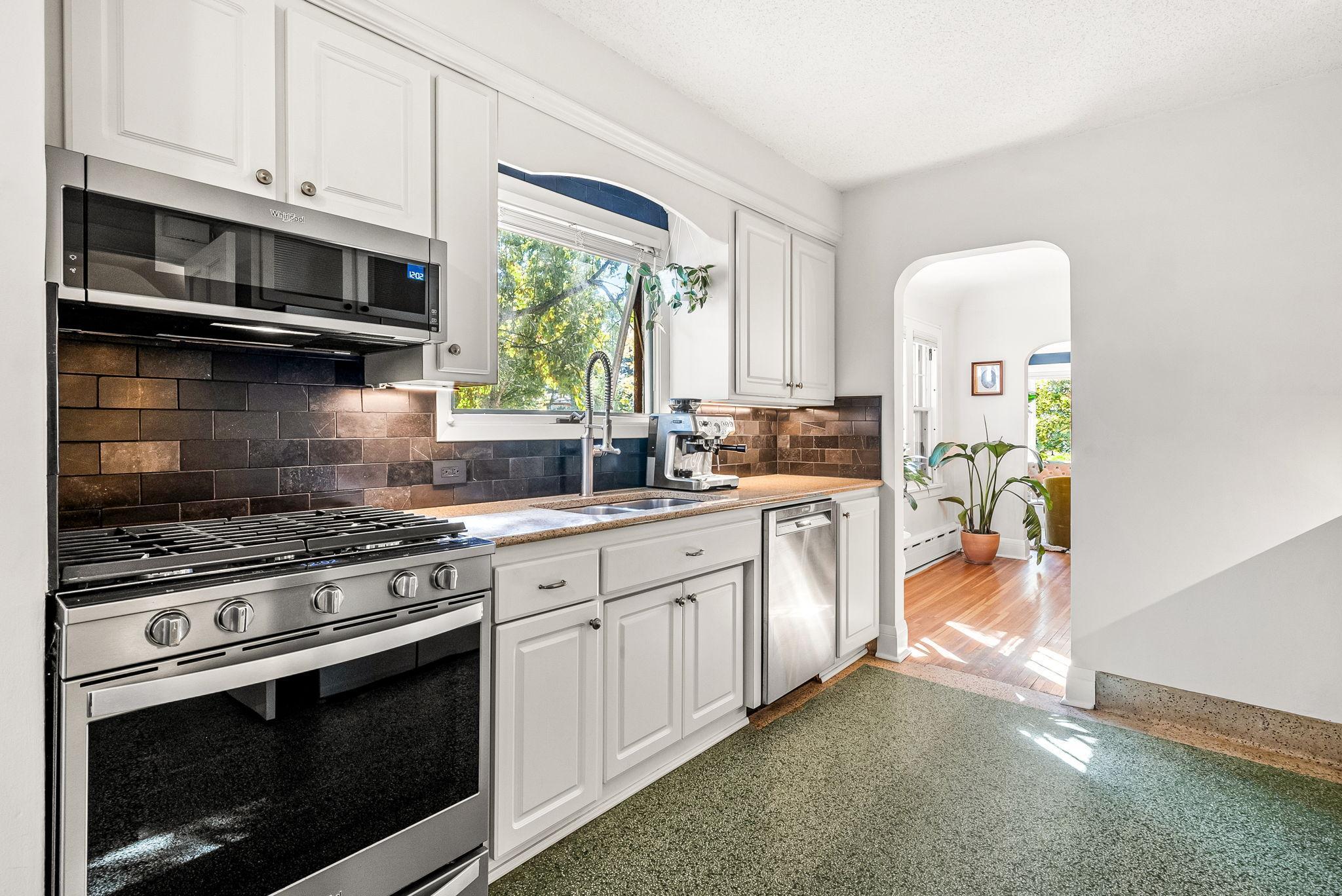 2121 Saint Anthony Parkway