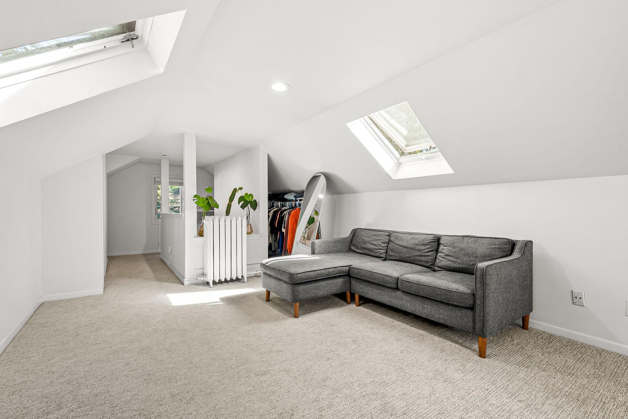 2121 Saint Anthony Parkway