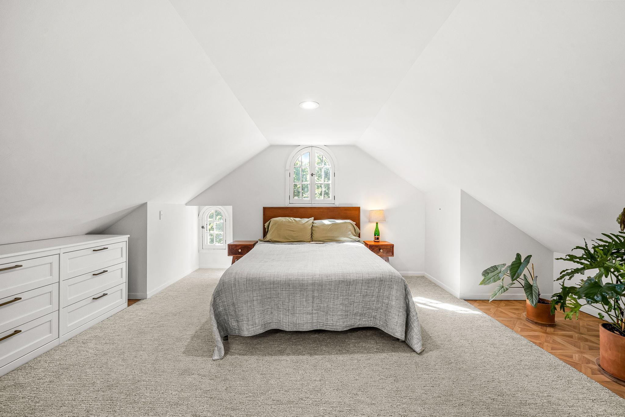 2121 Saint Anthony Parkway