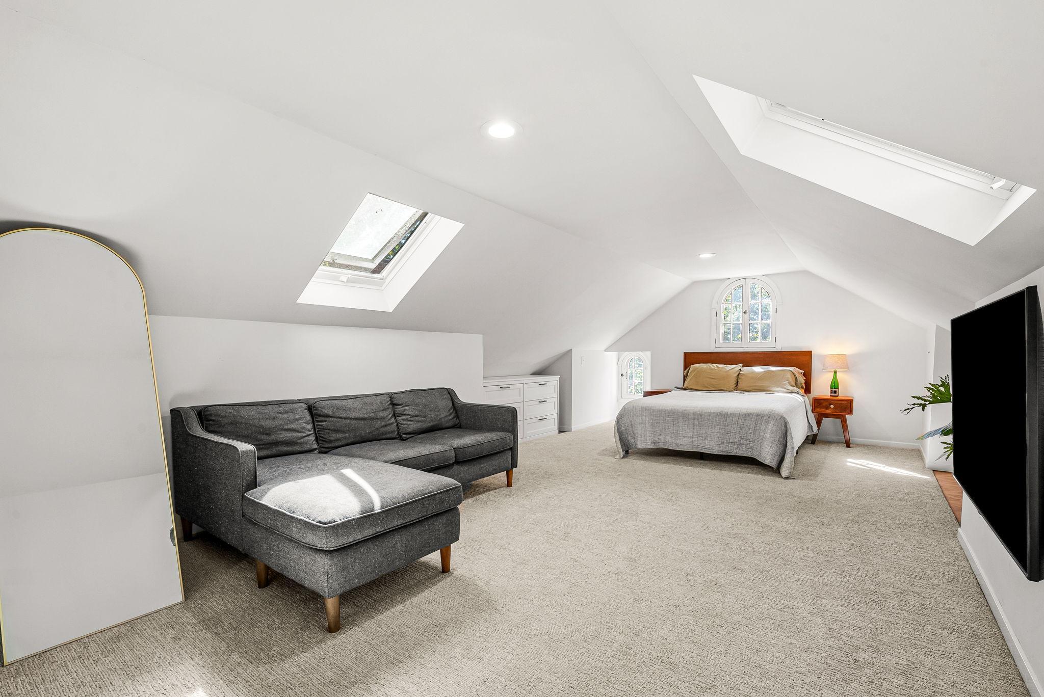 2121 Saint Anthony Parkway