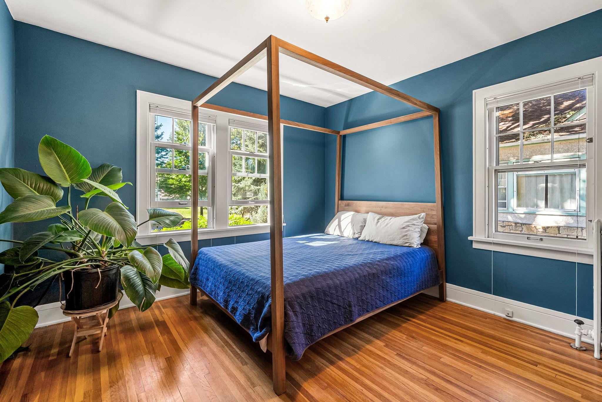 2121 Saint Anthony Parkway