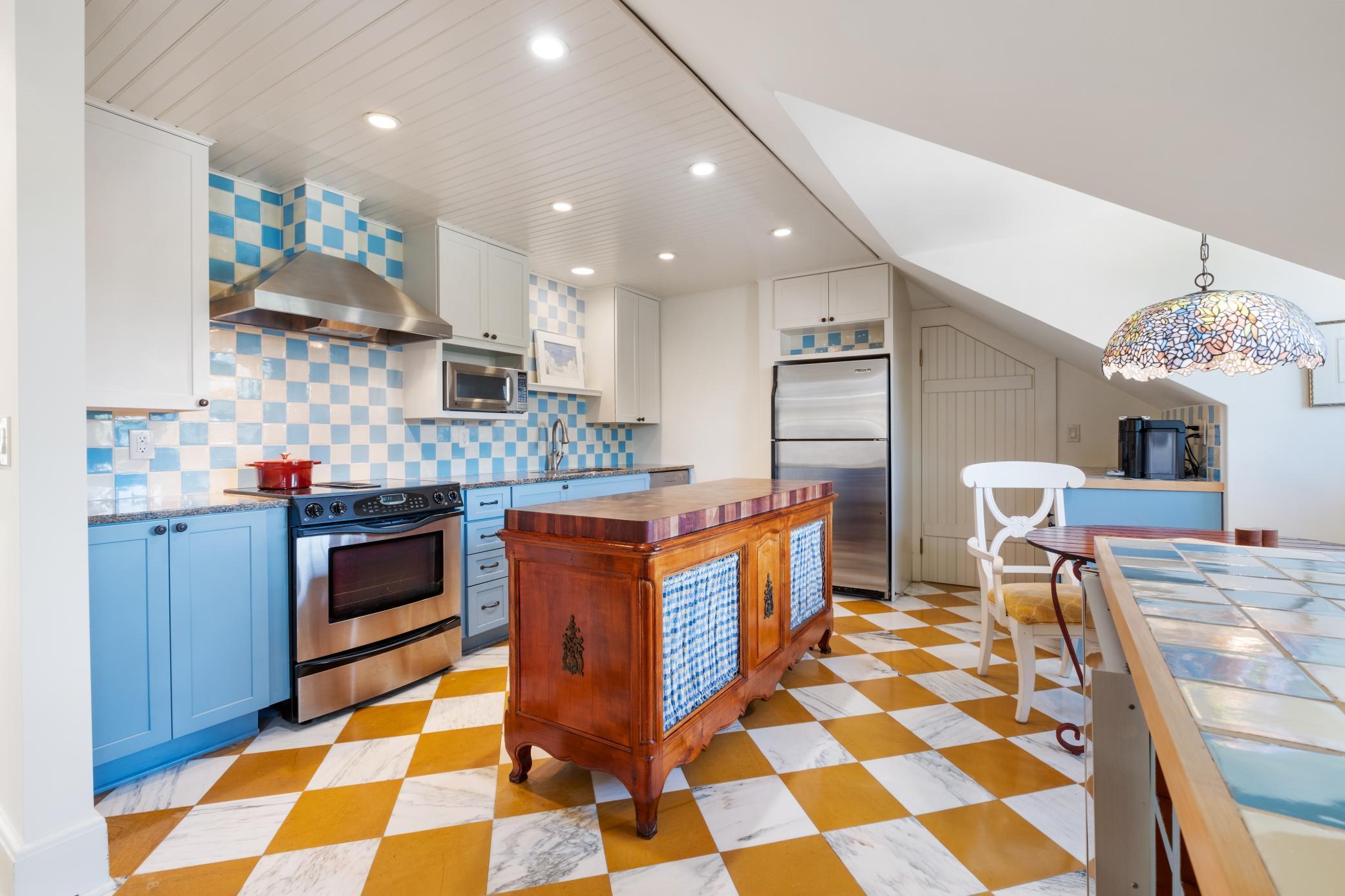 370 Summit Avenue Unit: 3