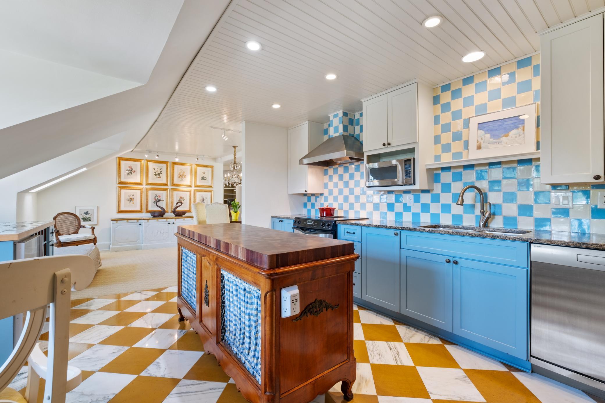 370 Summit Avenue Unit: 3