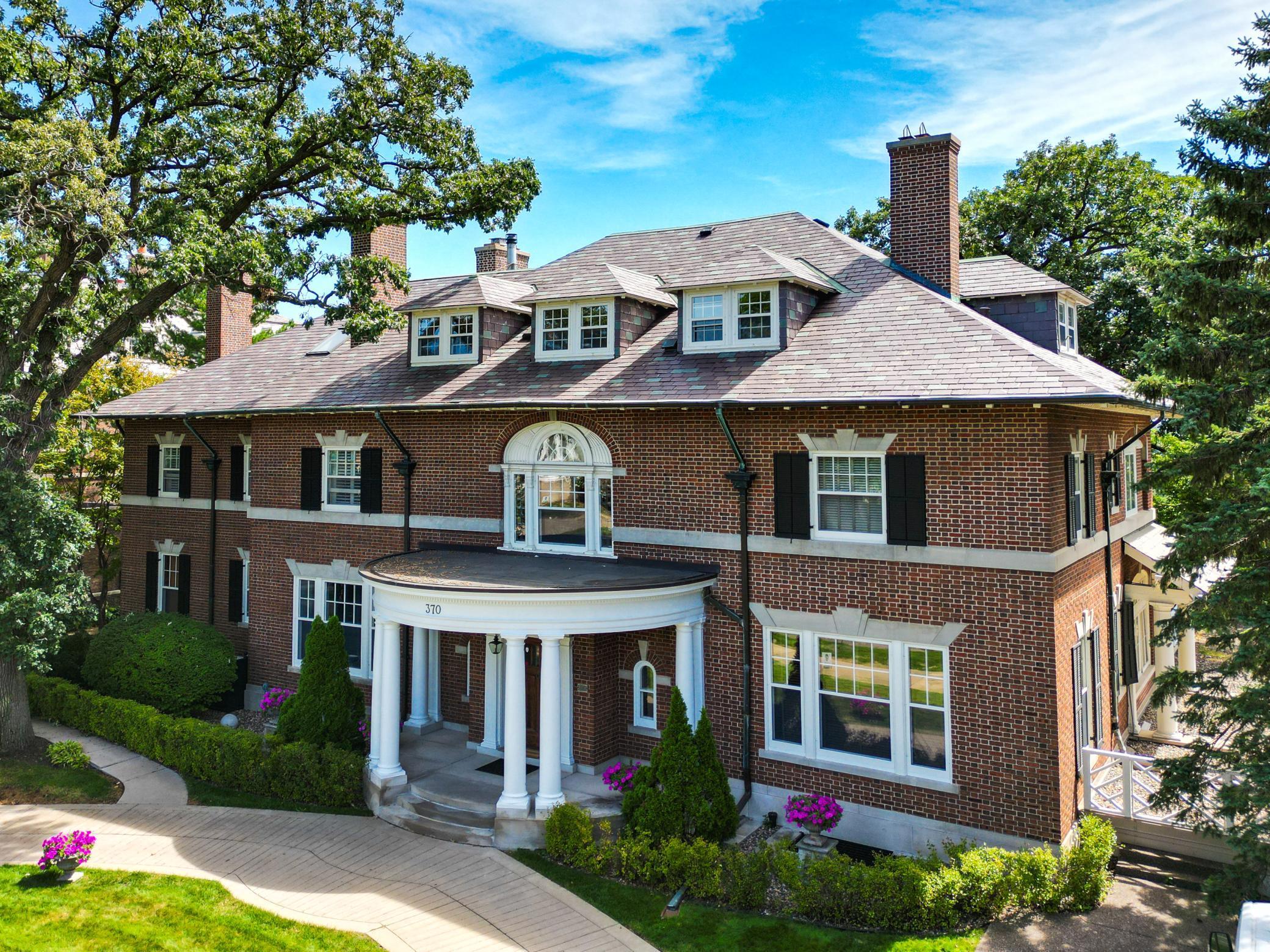 370 Summit Avenue Unit: 3