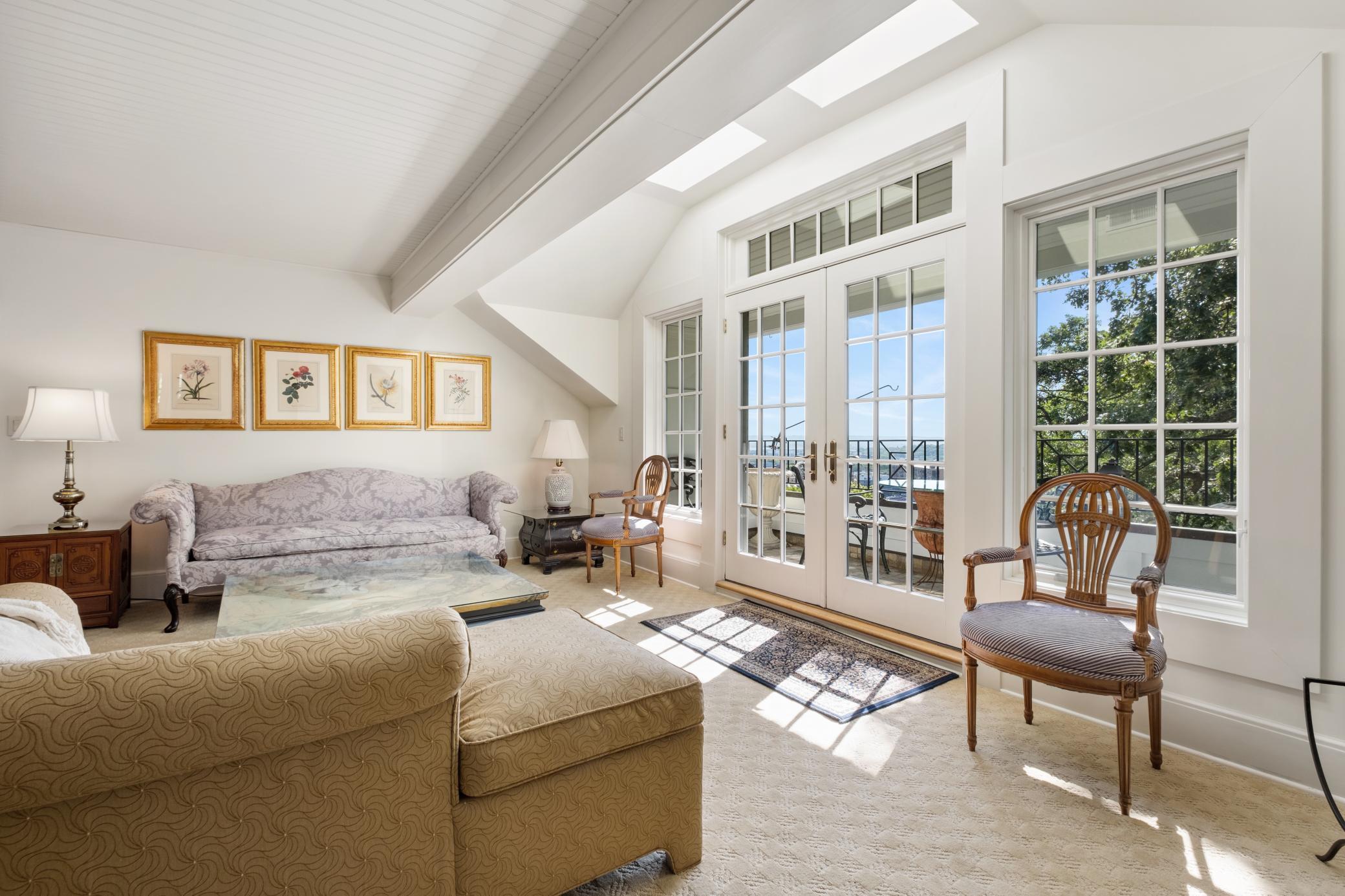 370 Summit Avenue Unit: 3