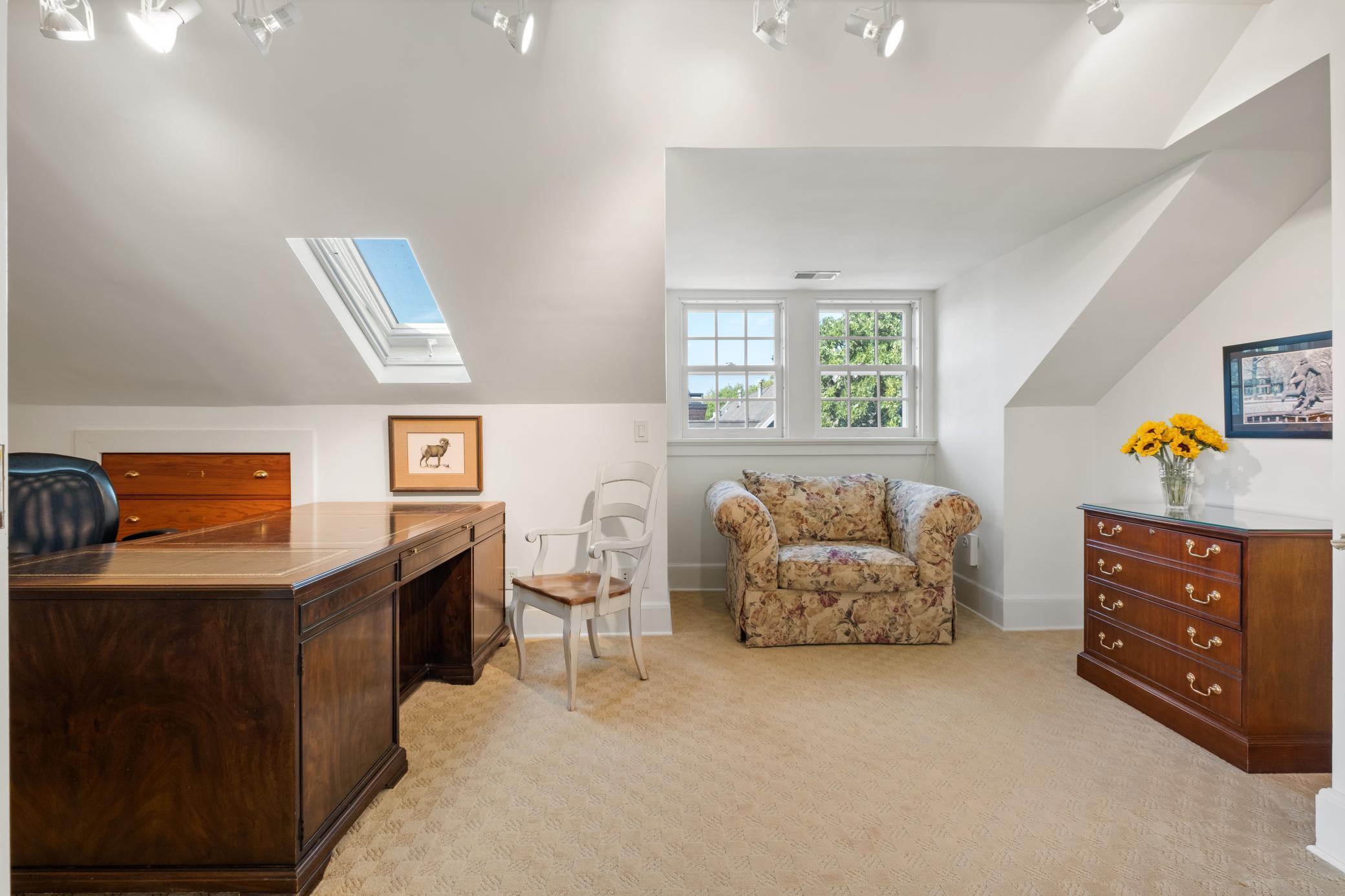 370 Summit Avenue Unit: 3